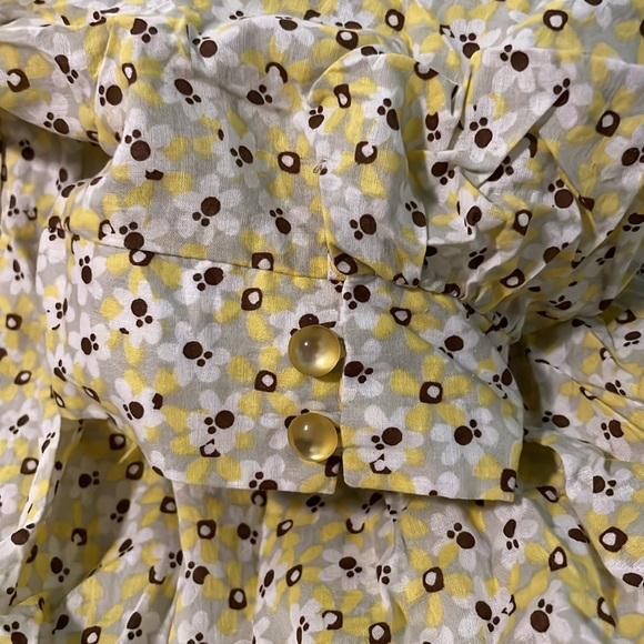 *Pretty Daisy Print Stretchy Ruched Crinkled Shirt Size Medium w/ Button Sleeves - Picture 4 of 4
